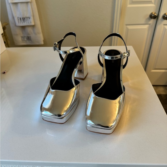 Reformation Marisol platform Heel size 7. - Picture 3 of 8